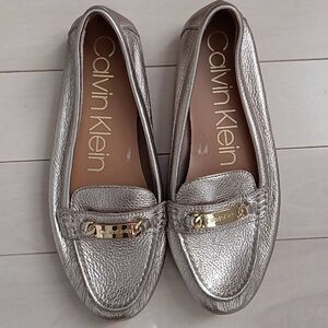 Calvin Klein Women's Lunasi Metallic Casual Loafer Shoes Silver Size 9
